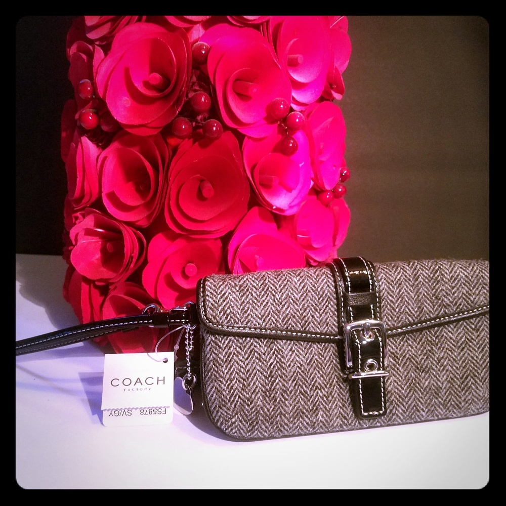 NWT (NEW) COACH Black & White Wristlet/Purse